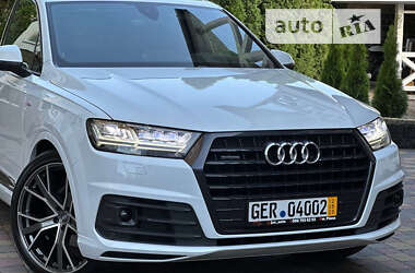 Позашляховик / Кросовер Audi Q7 2017 в 
