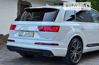 Позашляховик / Кросовер Audi Q7 2017 в 