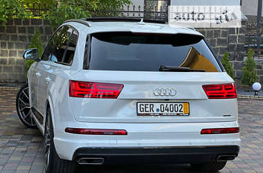 Позашляховик / Кросовер Audi Q7 2017 в 