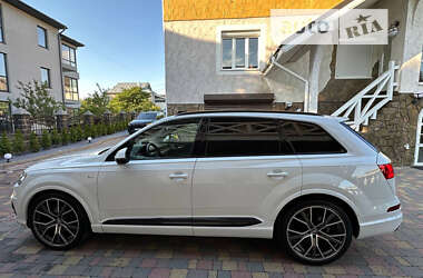 Позашляховик / Кросовер Audi Q7 2017 в 