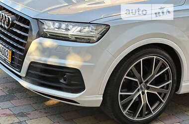 Позашляховик / Кросовер Audi Q7 2017 в 