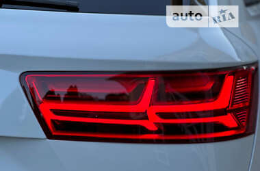 Позашляховик / Кросовер Audi Q7 2017 в 