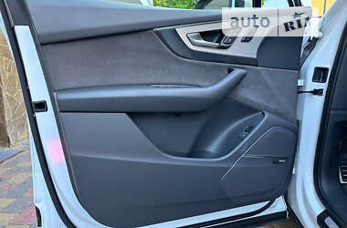 Позашляховик / Кросовер Audi Q7 2017 в 