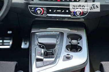 Позашляховик / Кросовер Audi Q7 2017 в 