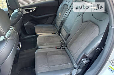 Позашляховик / Кросовер Audi Q7 2017 в 