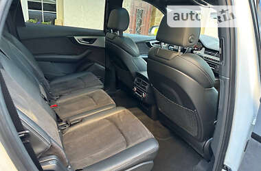 Позашляховик / Кросовер Audi Q7 2017 в 
