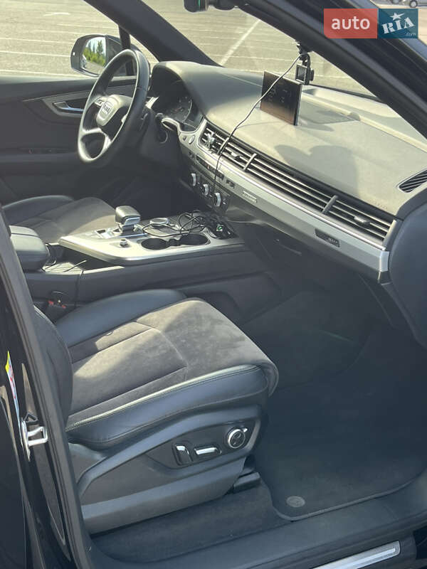 Позашляховик / Кросовер Audi Q7 2018 в Чернівцях