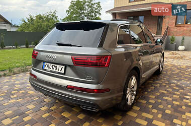 Позашляховик / Кросовер Audi Q7 2017 в 