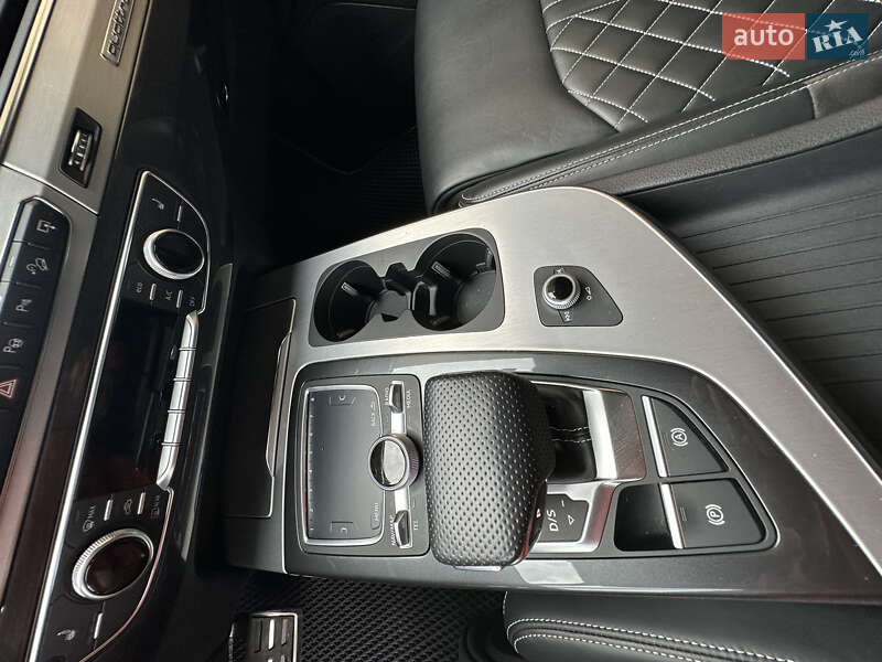 Позашляховик / Кросовер Audi Q7 2017 в Києві
