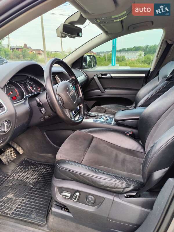 Позашляховик / Кросовер Audi Q7 2010 в Чернівцях