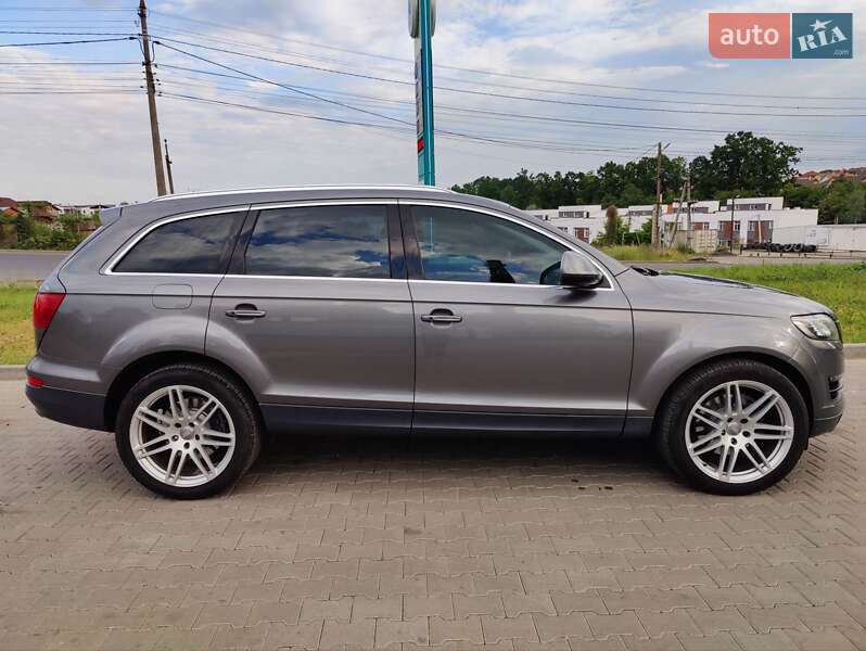 Позашляховик / Кросовер Audi Q7 2010 в Чернівцях