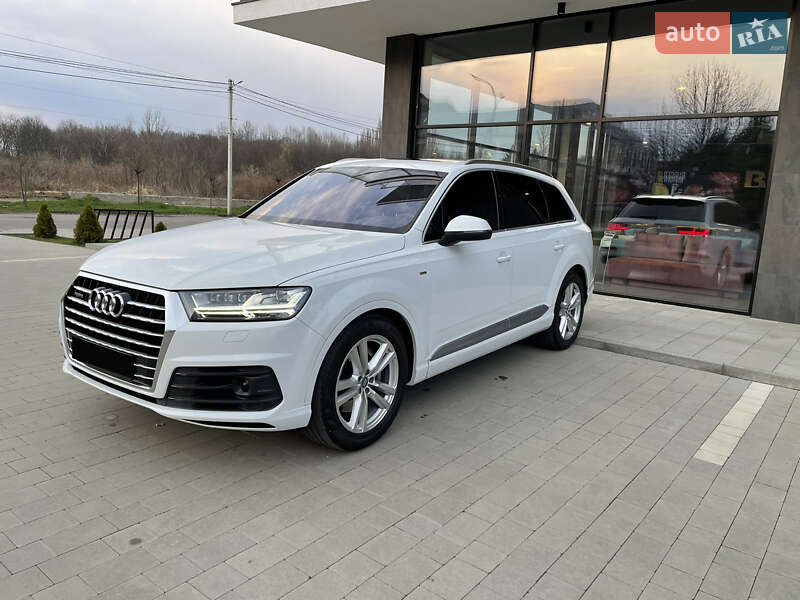 Позашляховик / Кросовер Audi Q7 2015 в Ужгороді