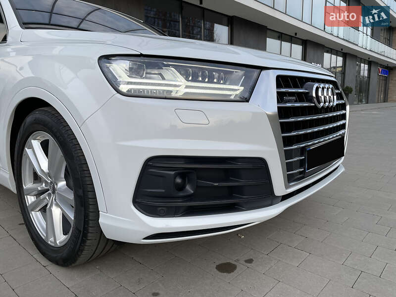 Позашляховик / Кросовер Audi Q7 2015 в Ужгороді