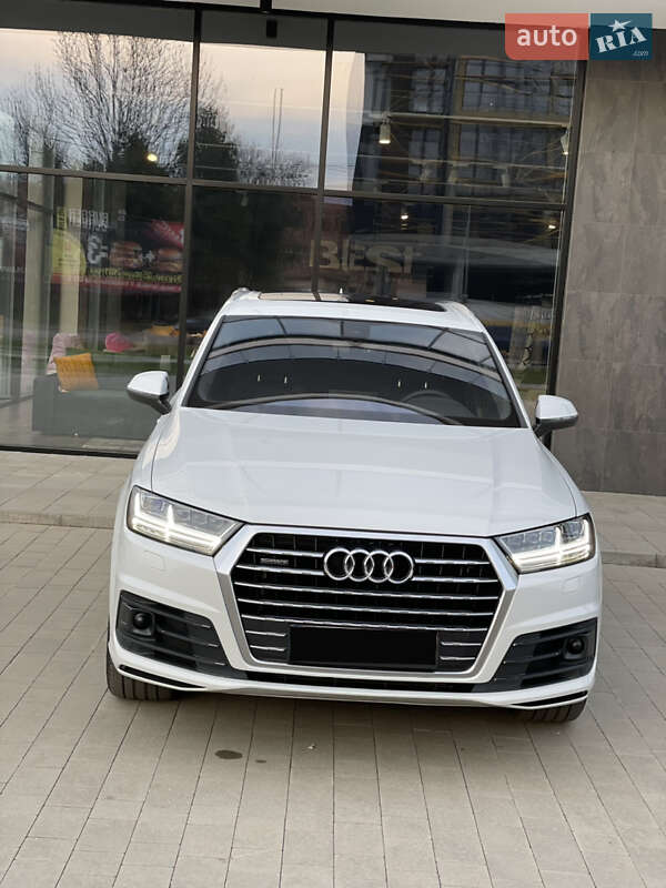 Позашляховик / Кросовер Audi Q7 2015 в Ужгороді