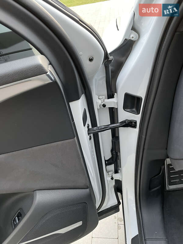 Позашляховик / Кросовер Audi Q7 2015 в Ужгороді