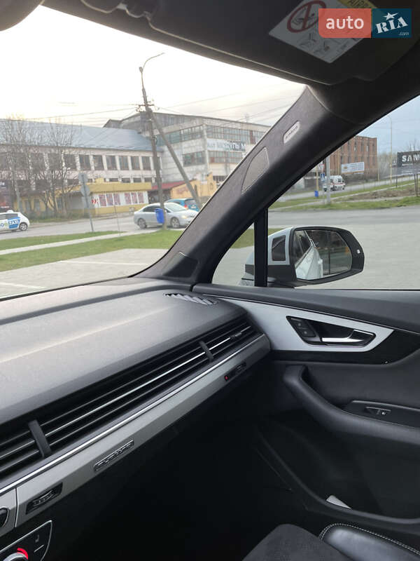 Позашляховик / Кросовер Audi Q7 2015 в Ужгороді
