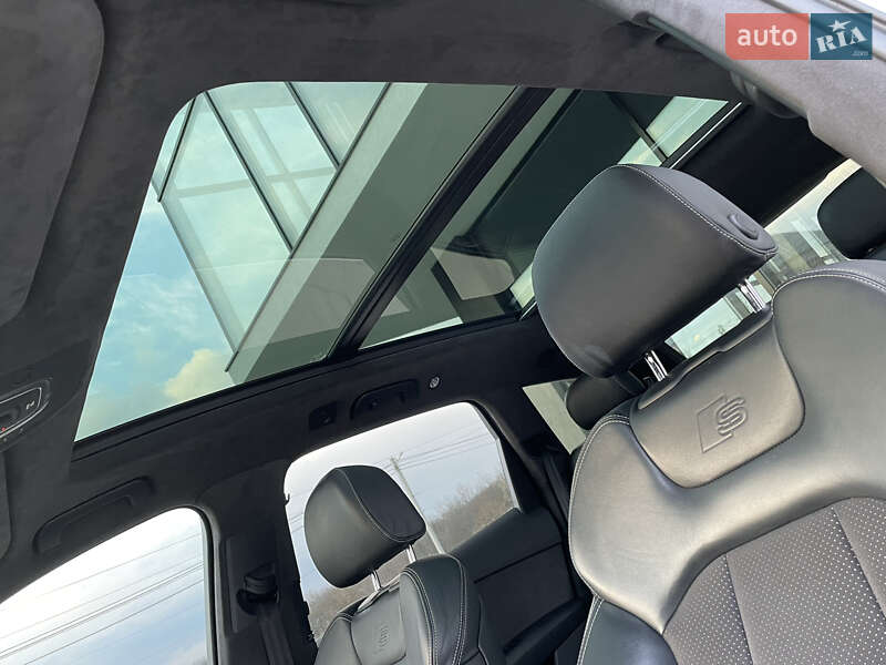 Позашляховик / Кросовер Audi Q7 2015 в Ужгороді