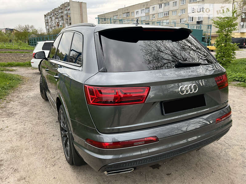 Позашляховик / Кросовер Audi Q7 2015 в Золочеві