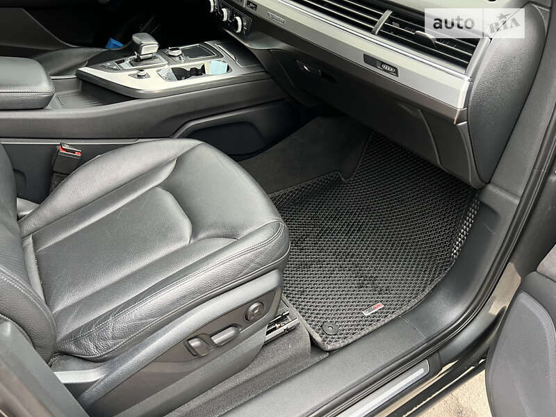 Позашляховик / Кросовер Audi Q7 2015 в Золочеві