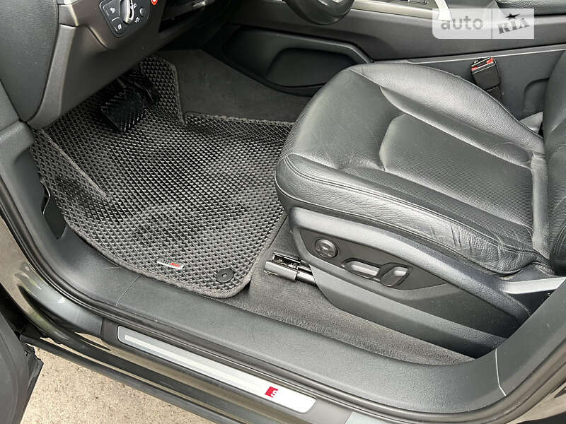 Позашляховик / Кросовер Audi Q7 2015 в Золочеві