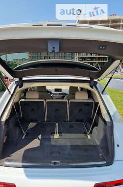 Внедорожник / Кроссовер Audi Q7 2016 в 