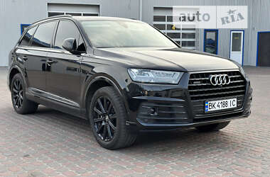 Внедорожник / Кроссовер Audi Q7 2017 в 