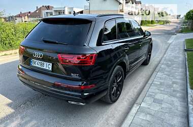 Внедорожник / Кроссовер Audi Q7 2017 в 