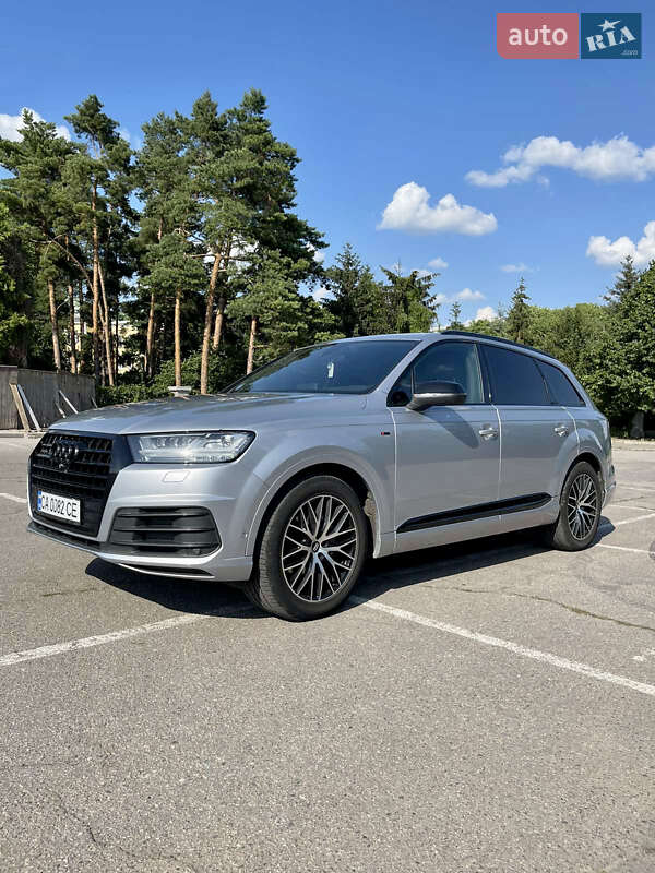 Внедорожник / Кроссовер Audi Q7 2017 в Умани