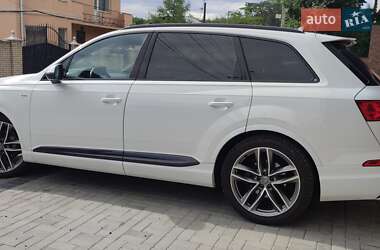 Внедорожник / Кроссовер Audi Q7 2016 в Черновцах