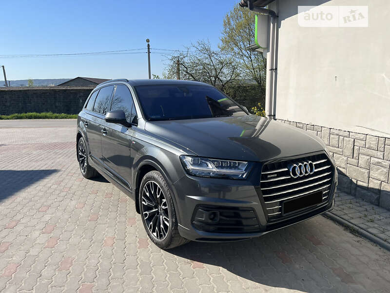 Позашляховик / Кросовер Audi Q7 2015 в Золочеві