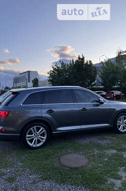 Внедорожник / Кроссовер Audi Q7 2016 в 