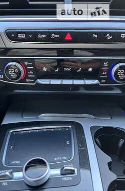 Внедорожник / Кроссовер Audi Q7 2016 в 