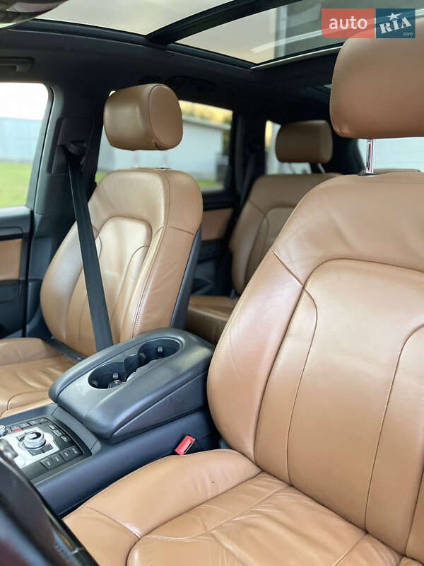 Внедорожник / Кроссовер Audi Q7 2010 в Черновцах