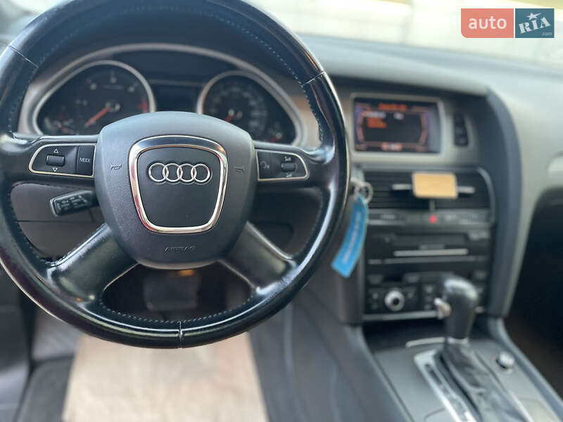 Внедорожник / Кроссовер Audi Q7 2010 в Черновцах