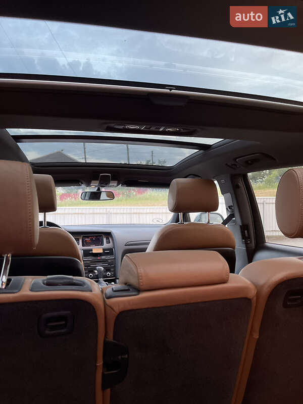 Внедорожник / Кроссовер Audi Q7 2010 в Черновцах