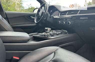 Внедорожник / Кроссовер Audi Q7 2017 в 
