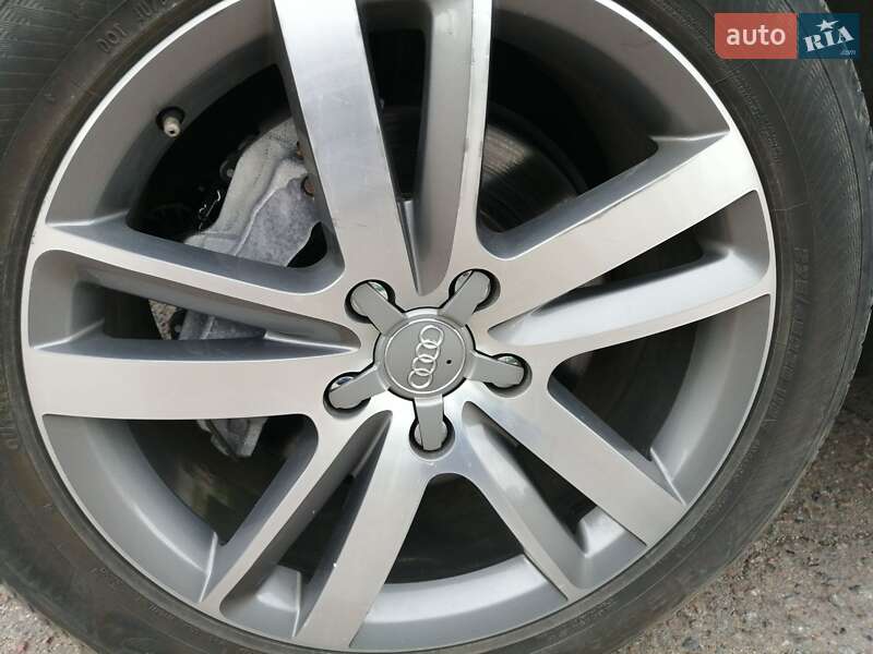 Внедорожник / Кроссовер Audi Q7 2015 в Полтаве