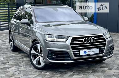 Позашляховик / Кросовер Audi Q7 2015 в 