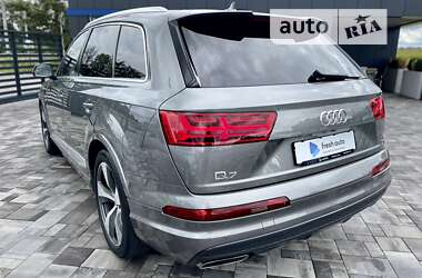 Позашляховик / Кросовер Audi Q7 2015 в 