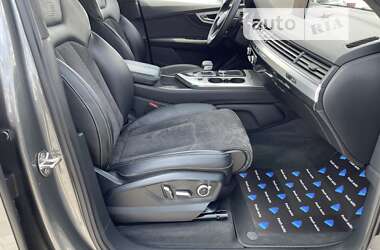 Позашляховик / Кросовер Audi Q7 2015 в 