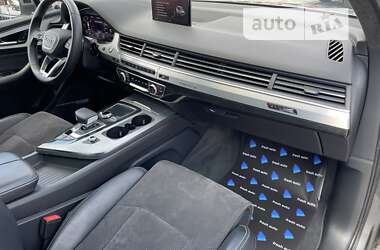 Позашляховик / Кросовер Audi Q7 2015 в 