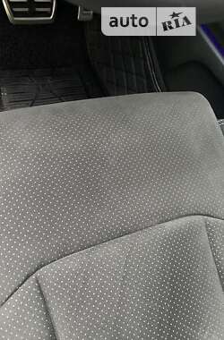 Позашляховик / Кросовер Audi Q7 2017 в 