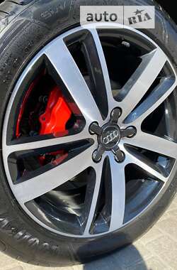 Позашляховик / Кросовер Audi Q7 2012 в 