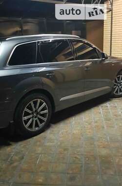 Позашляховик / Кросовер Audi Q7 2017 в 