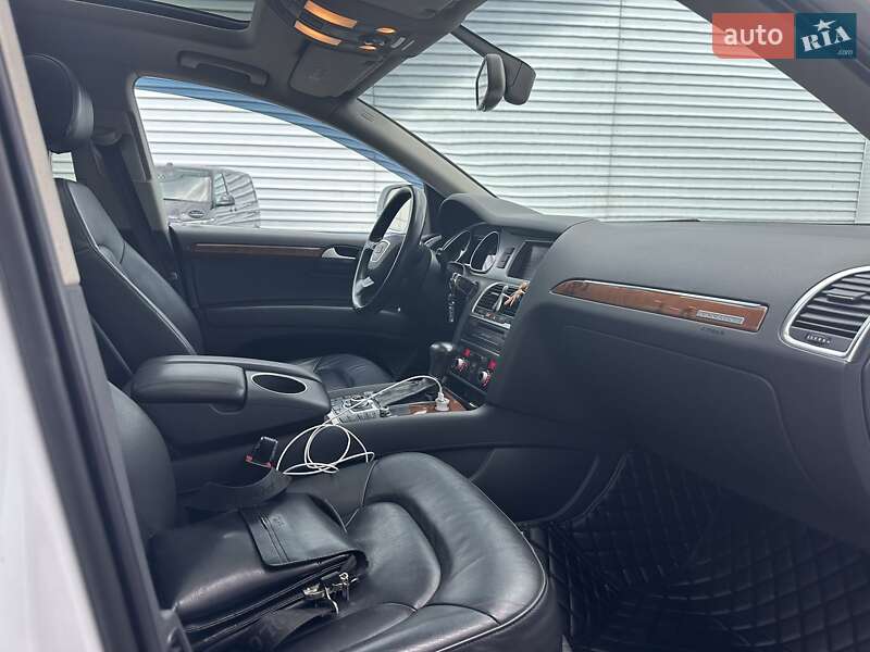 Позашляховик / Кросовер Audi Q7 2015 в Києві