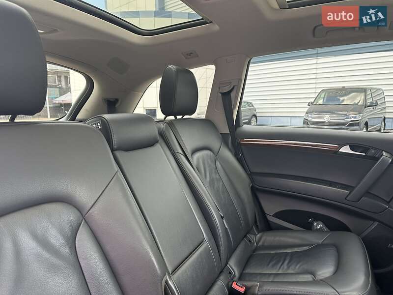Позашляховик / Кросовер Audi Q7 2015 в Києві