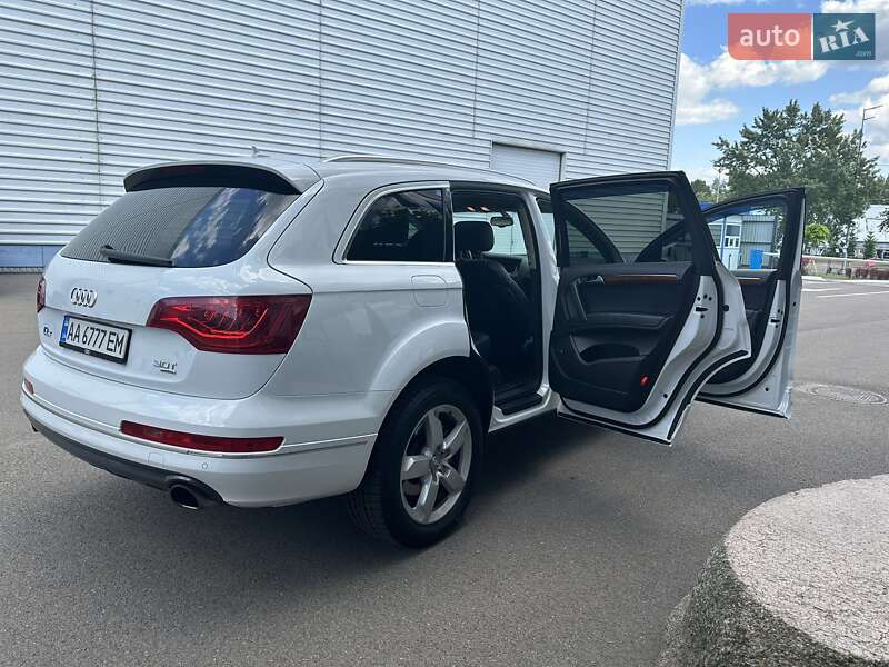 Позашляховик / Кросовер Audi Q7 2015 в Києві