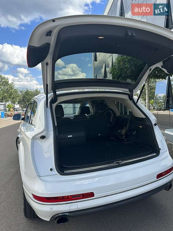 Позашляховик / Кросовер Audi Q7 2015 в Києві