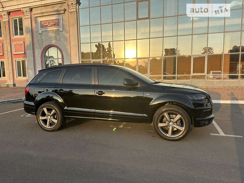 Внедорожник / Кроссовер Audi Q7 2013 в 