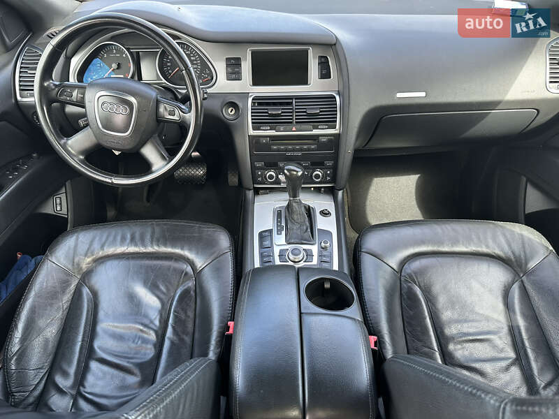 Внедорожник / Кроссовер Audi Q7 2006 в Черновцах
